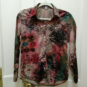 Fun graphic blouse, very soft